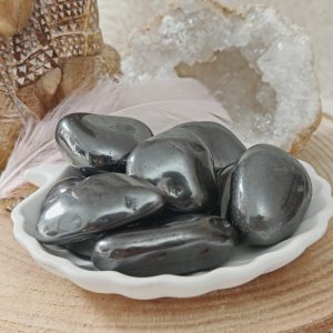 hématite, pierre hématite, pierre naturelle, lithothérapie, ancrage, énergie vitale, confiance en soi, concentration, force mentale, hématite vertus