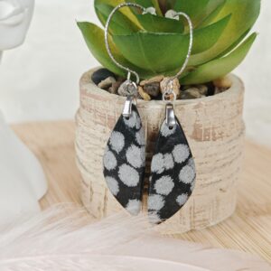 Boucles d’oreilles en obsidienne neige naturelle – bijou artisanal monté sur crochets argentés